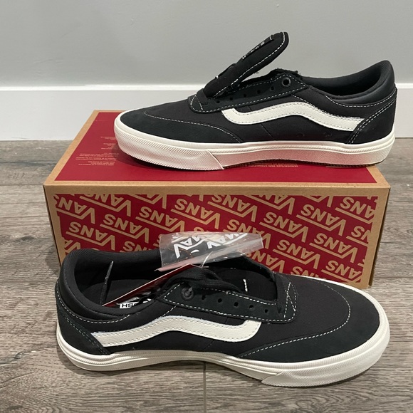 Gilbert Crockett Vans - Picture 3 of 8